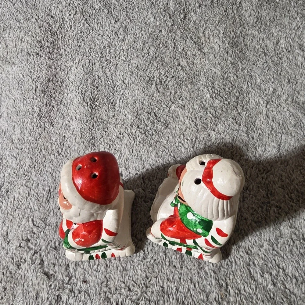 Vtg Santa & Mrs. Claus Ceramic Christmas Salt & Pepper Shakers '60s-style Taiwan